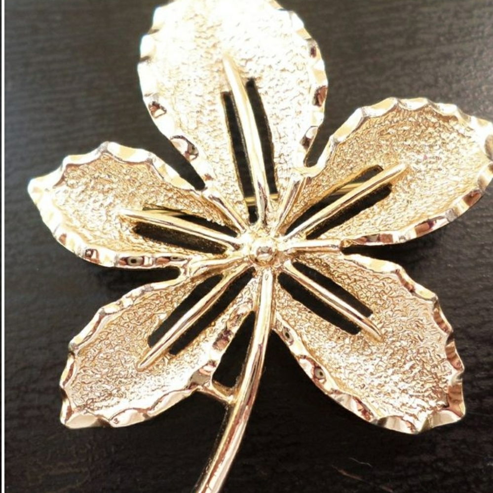 Gold Tone Leaf Brooch